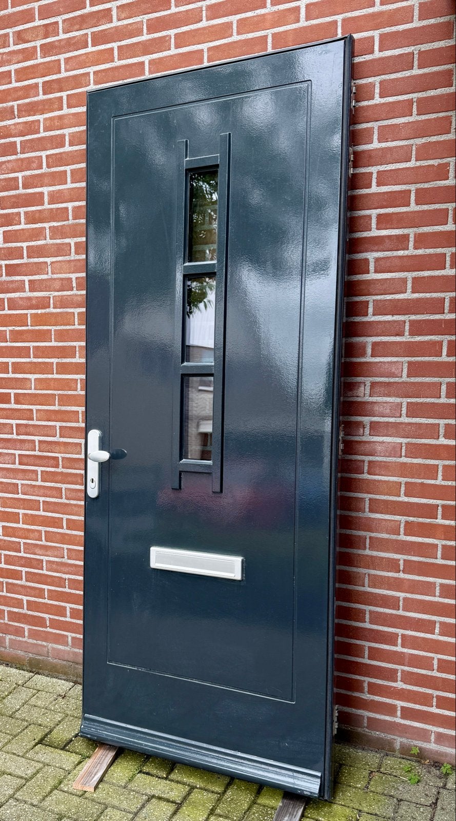 Nieuwe houten voordeur met kozijn., Doe-het-zelf en Verbouw, Deuren en Horren, Ophalen, 80 tot 100 cm, 215 cm of meer, Nieuw