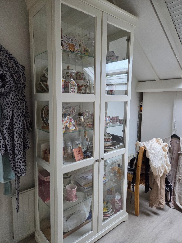 Liatorp Vitrine kast Ikea, Huis en Inrichting, Ophalen, 100 tot 150 cm, Overige houtsoorten, Zo goed als nieuw