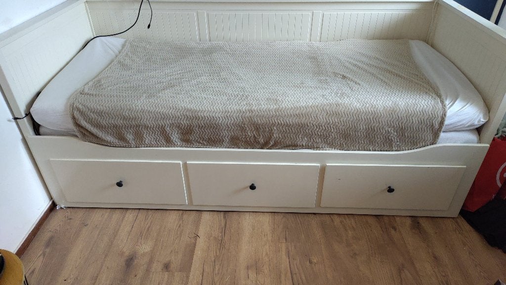 Ikea uitschuifbed, Huis en Inrichting, Ophalen, 90 cm, Eenpersoons, Hout