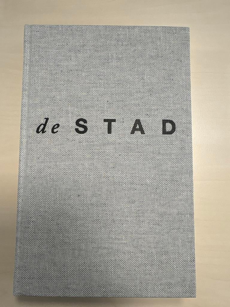 De Stad - Mieke Dings, Redactie - Uitgeverij 010, Ophalen of Verzenden, Zo goed als nieuw, Zuid-Holland