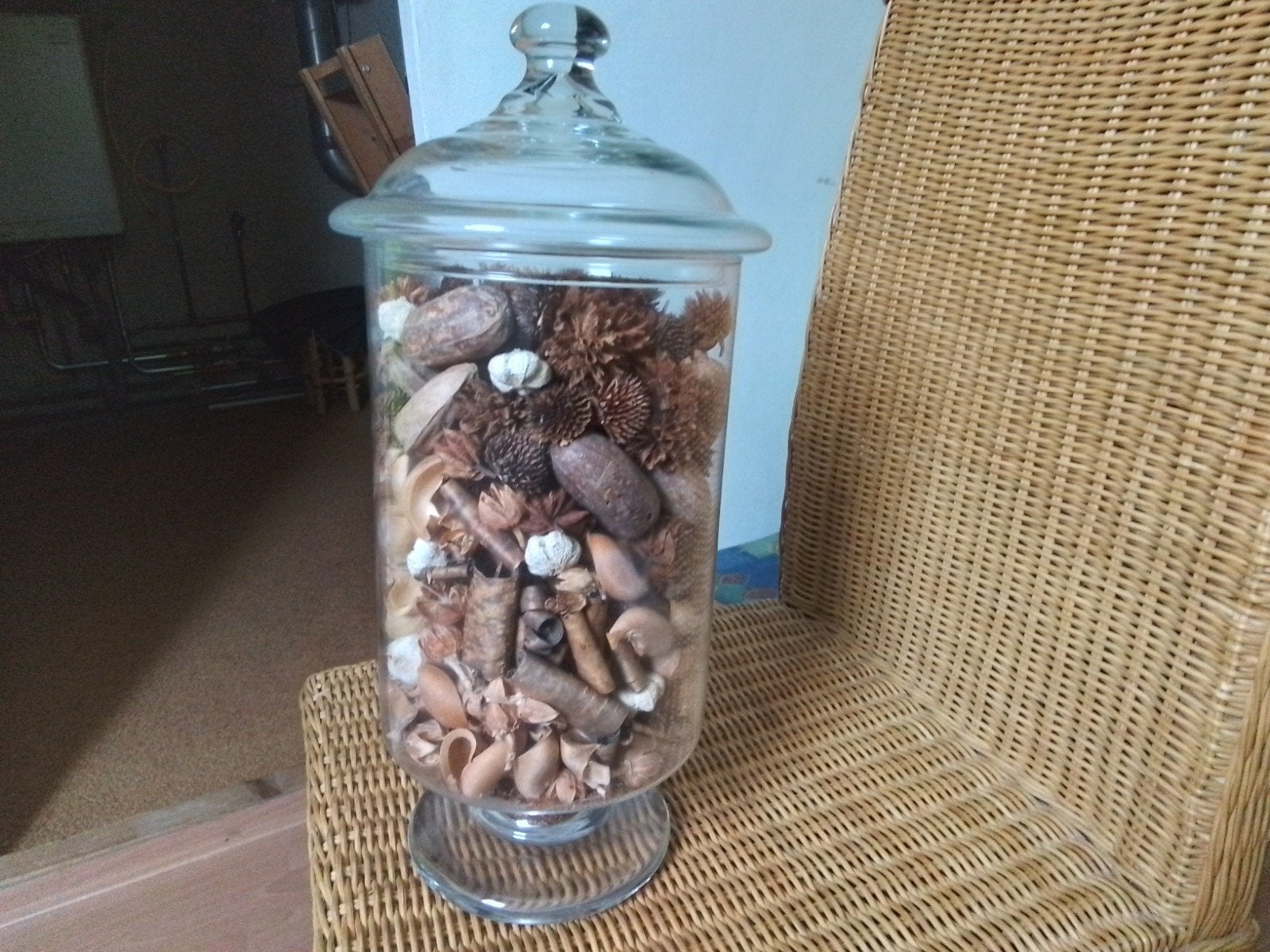 Glazen pot met potpourri decoratie, Ophalen, Gebruikt, Meerkleurig, Landelijk