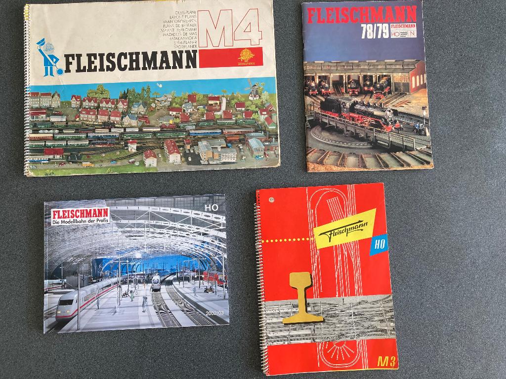 4x Fleischmann boek catalogus, Gelijkstroom, Fleischmann, Analoog, Boek, Tijdschrift of Catalogus