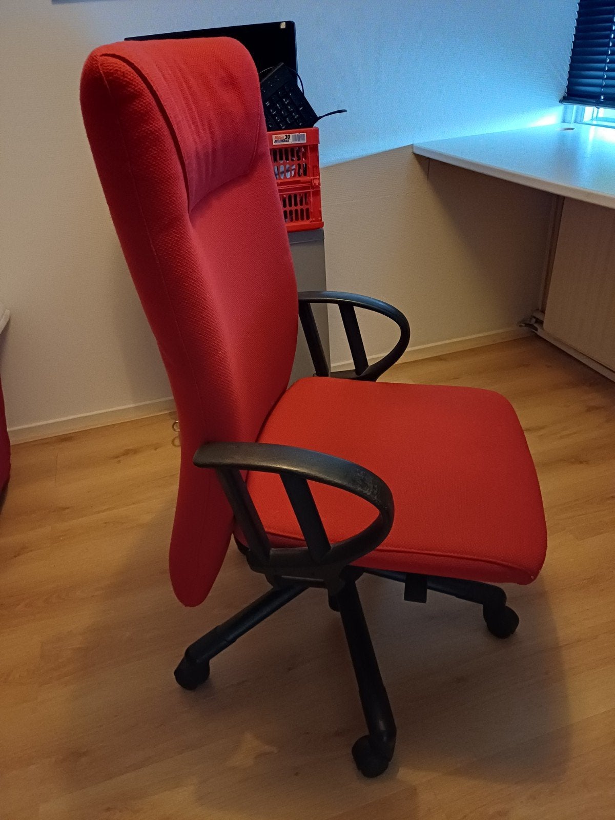 Foto 4 van Rode Bureaustoel - Comfortabel en Verstelbaar