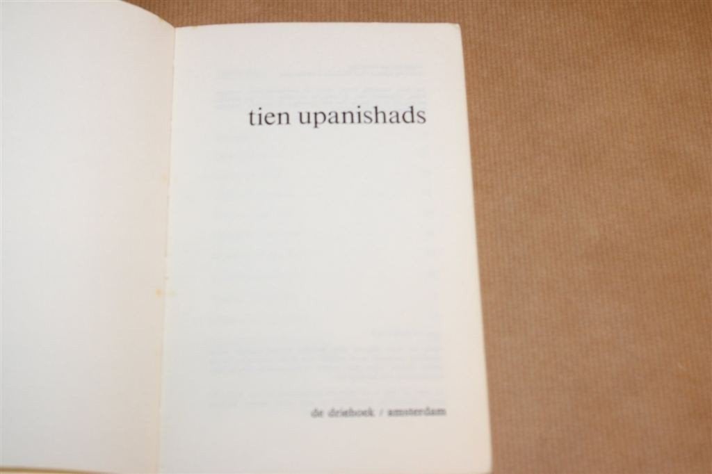Tien Upanishads — Hindoe Wijsheid — De Driehoek [1975], Ophalen of Verzenden, Gelezen, Overige onderwerpen, Achtergrond en Informatie