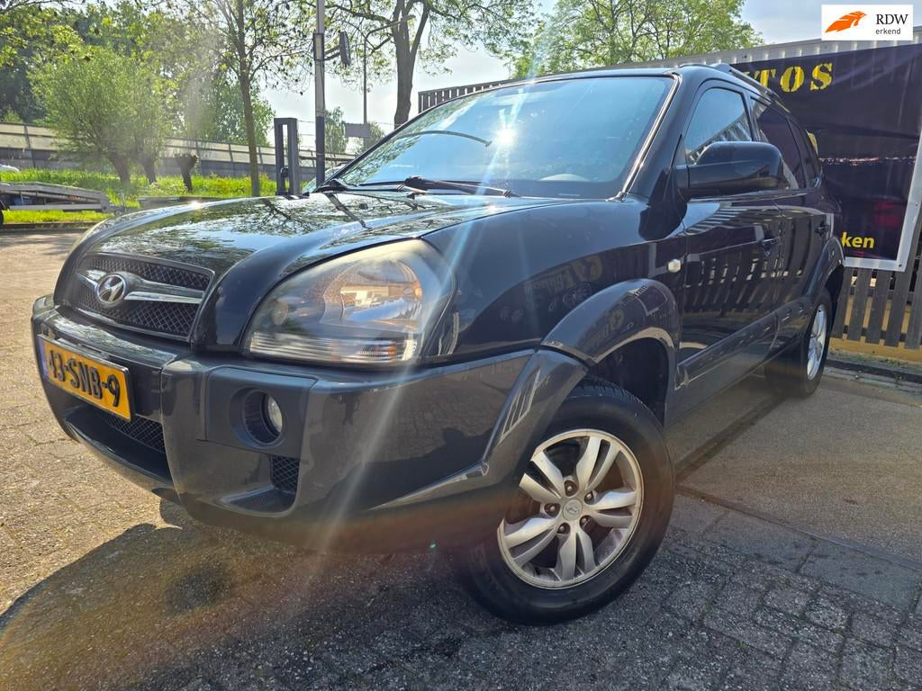 Hyundai Tucson 2.0i Style Supreme/airco/trekhaak/distributie, Gebruikt, 4 cilinders, Stoelverwarming, Zwart