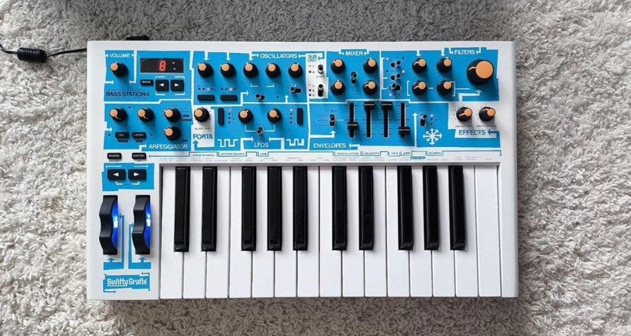 Novation bass station 2 swifty edition, Ophalen of Verzenden, Zo goed als nieuw, Overige aantallen, Novation