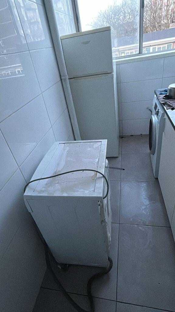 Gratis: defecte wasmachine en koelkast, Witgoed en Apparatuur, 1200 tot 1600 toeren, Ophalen of Verzenden, Voorlader, Niet werkend