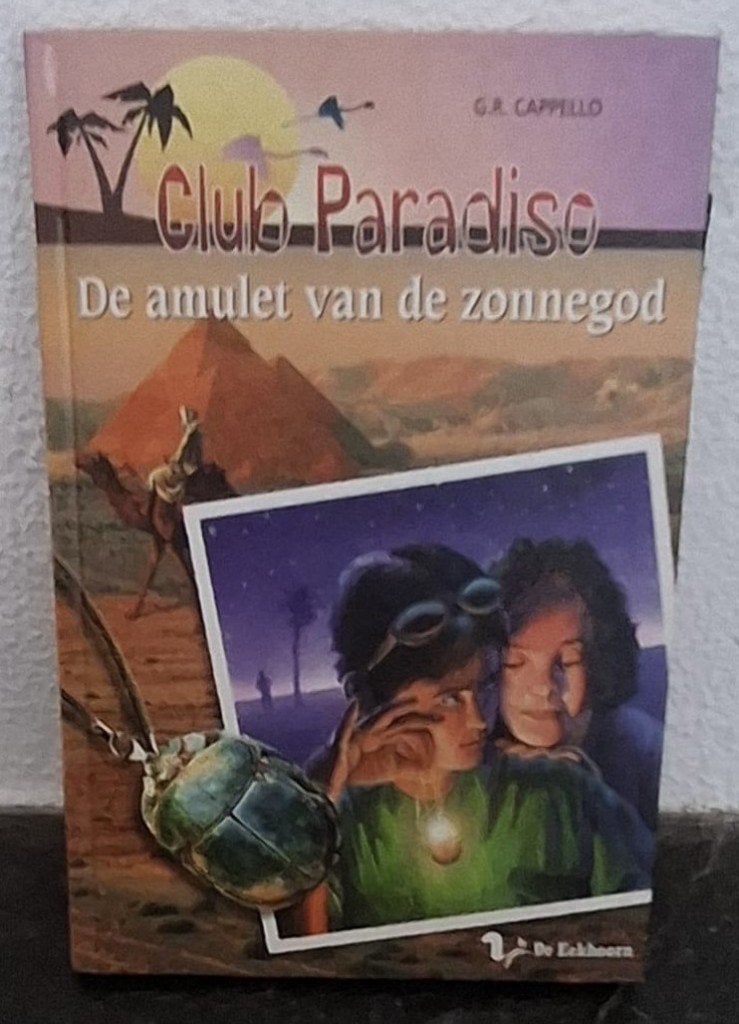 Club Paradiso - De amulet van de zonnegod 9789060568149, Ophalen of Verzenden, Zo goed als nieuw, Fictie algemeen