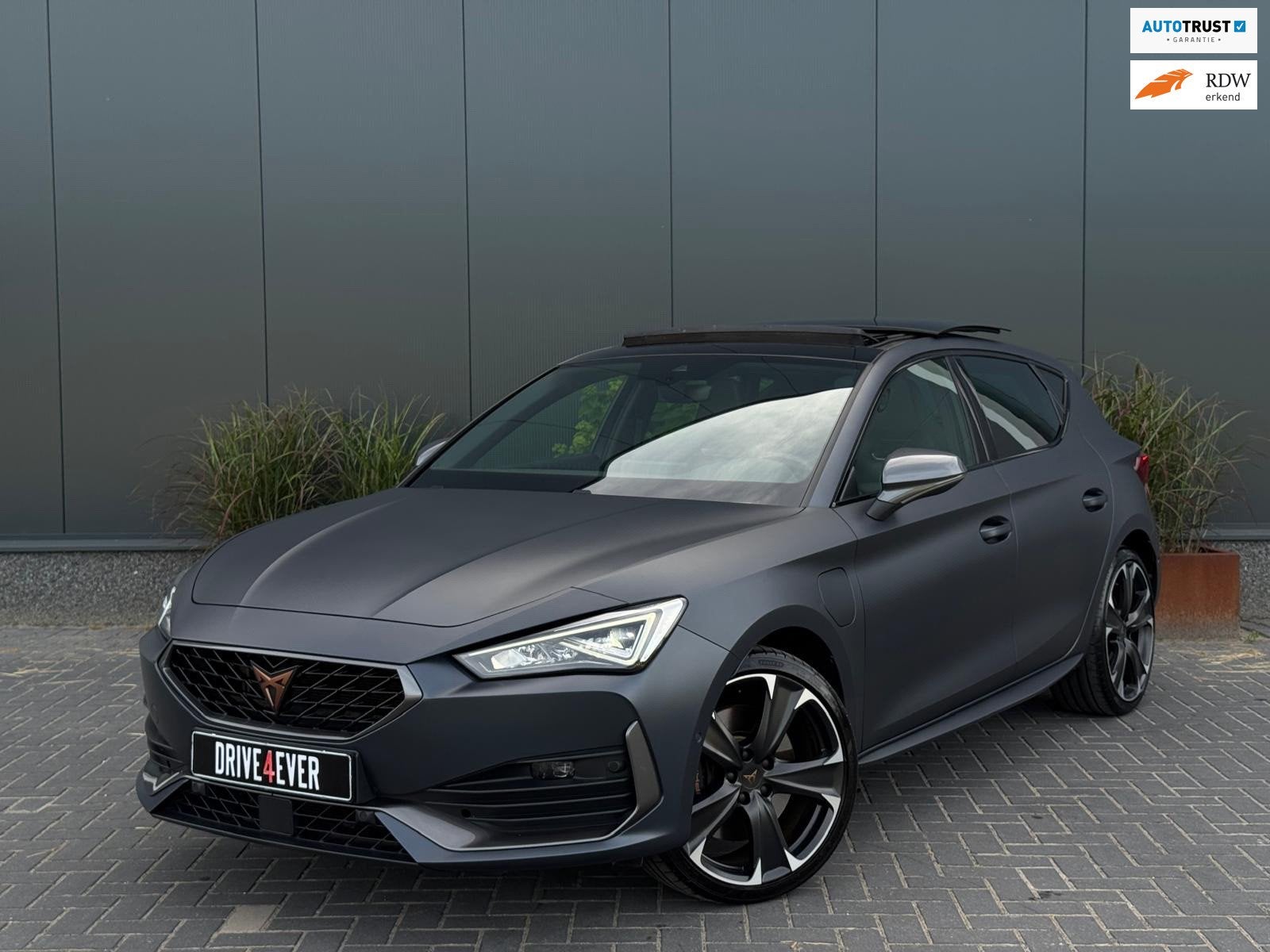 Cupra Leon 1.4 e-Hybrid VZ Copper 245PK PANO|NAVI|APPLE CARP, 77 km/l, Gebruikt, 4 cilinders, Leon