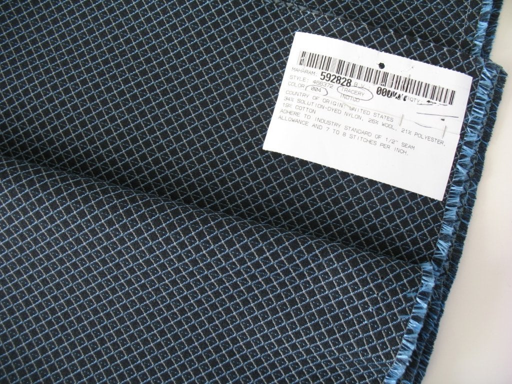 Kvadrat Maharam Tracery 004; Indigo; restant meubelstof, Overige materialen, Blauw, 120 cm of meer, Nieuw