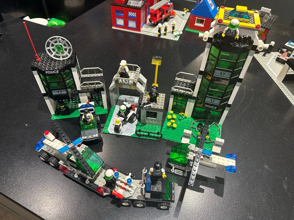 Lego Politiebureau 6332 en  6328- Incompleet, Lego, Ophalen of Verzenden, Complete set, City