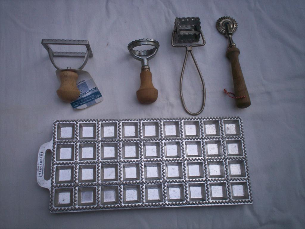 Keukenaccessoires voor het bewerken  en vormen van pastadeeg, Verzenden, Zo goed als nieuw