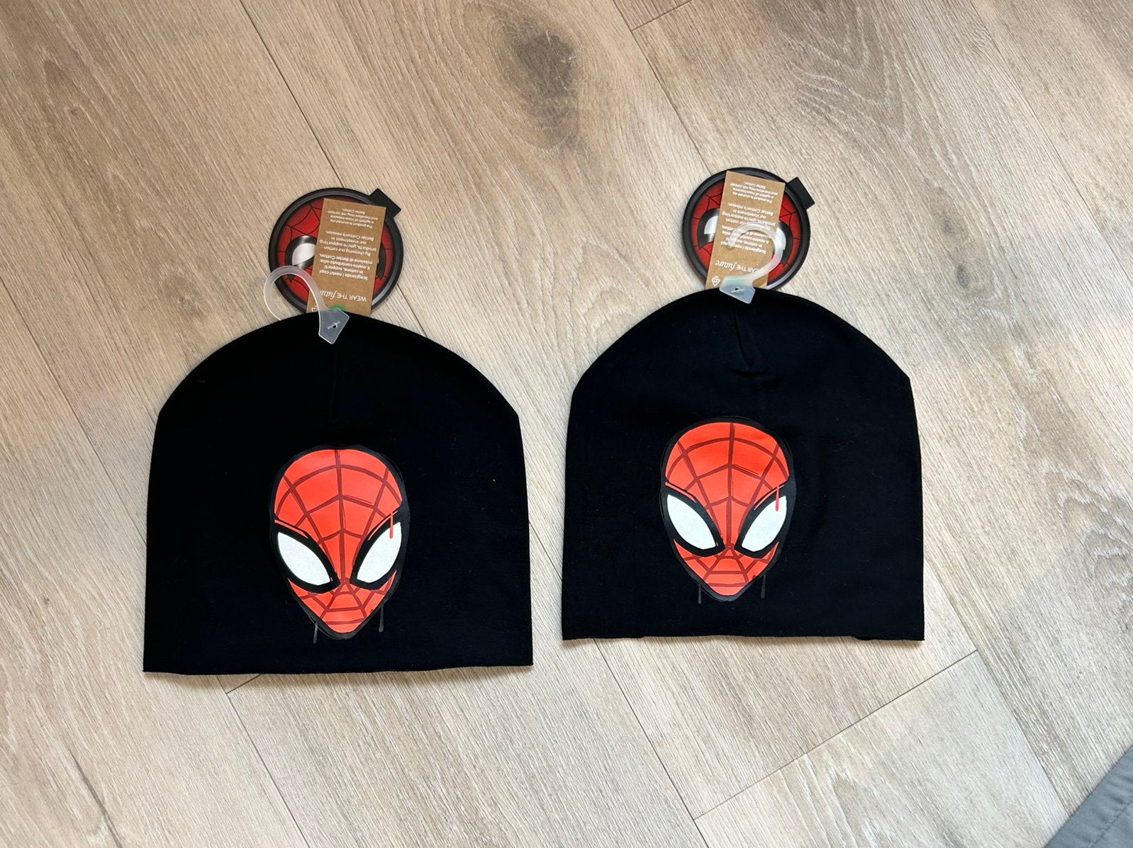 Twee Spiderman mutsen - Nieuw en ongebruikt, Ophalen, Nieuw, Jongen, Muts