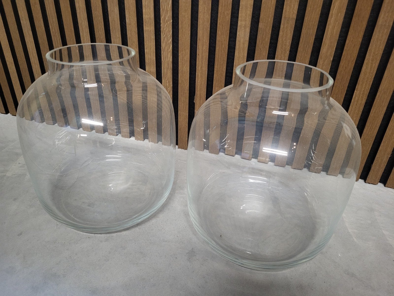 2 x Glazen vaas - 30 cm hoog, 13 cm diameter, Ophalen of Verzenden, Zo goed als nieuw, Transparant, Glas