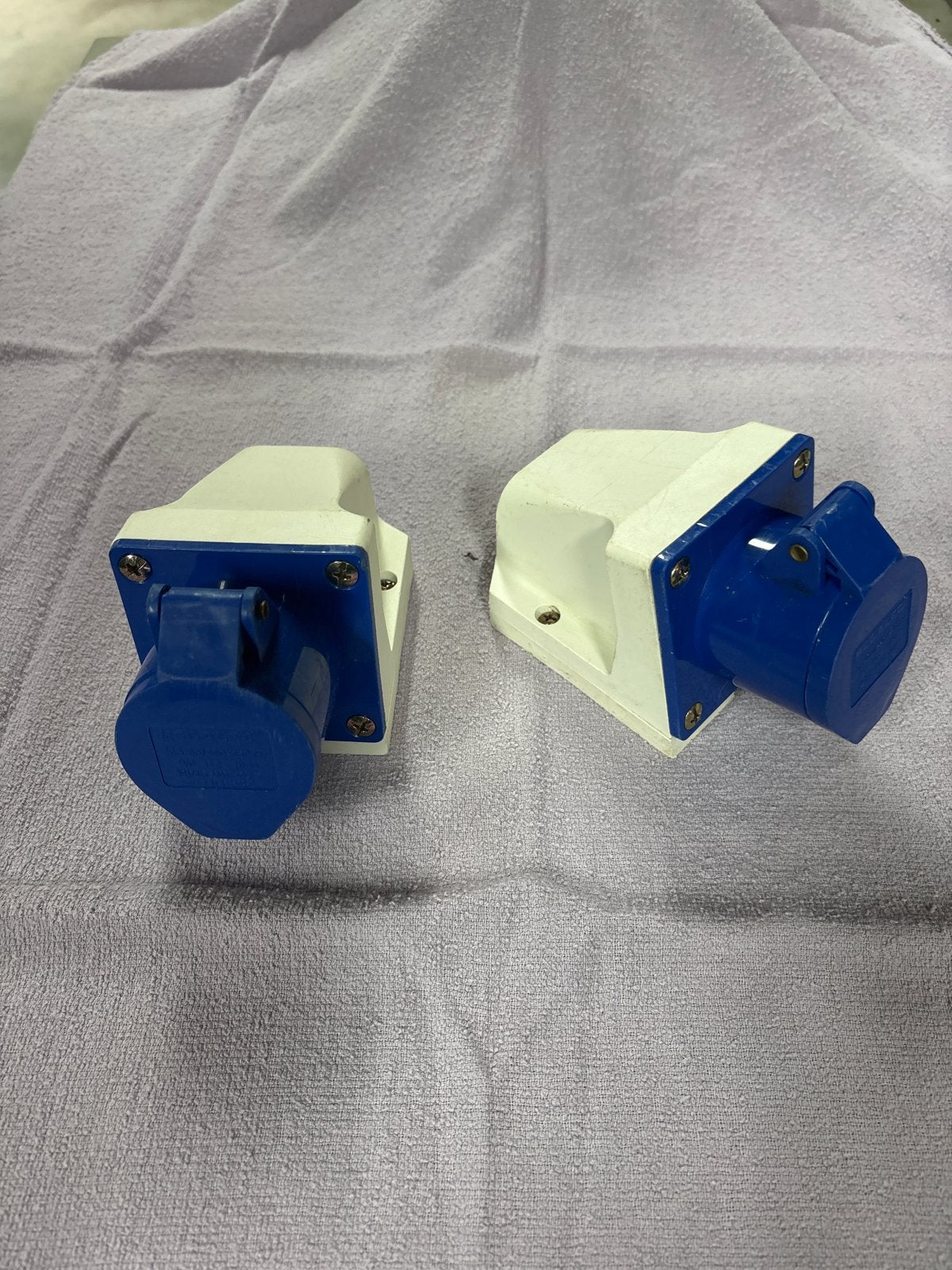 2x CEE Wandcontactdoos 230V 16A - Blauw, Ophalen of Verzenden, Gebruikt, Stekkerdoos