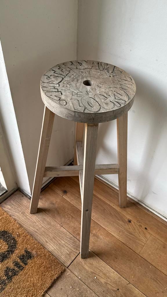 Unieke houten kruk met handgesneden details, Ophalen of Verzenden, Zo goed als nieuw