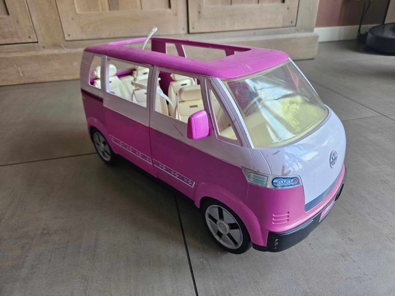 Barbie Volkswagen Camper Busje - Roze Speelgoedauto, Ophalen of Verzenden, Gebruikt