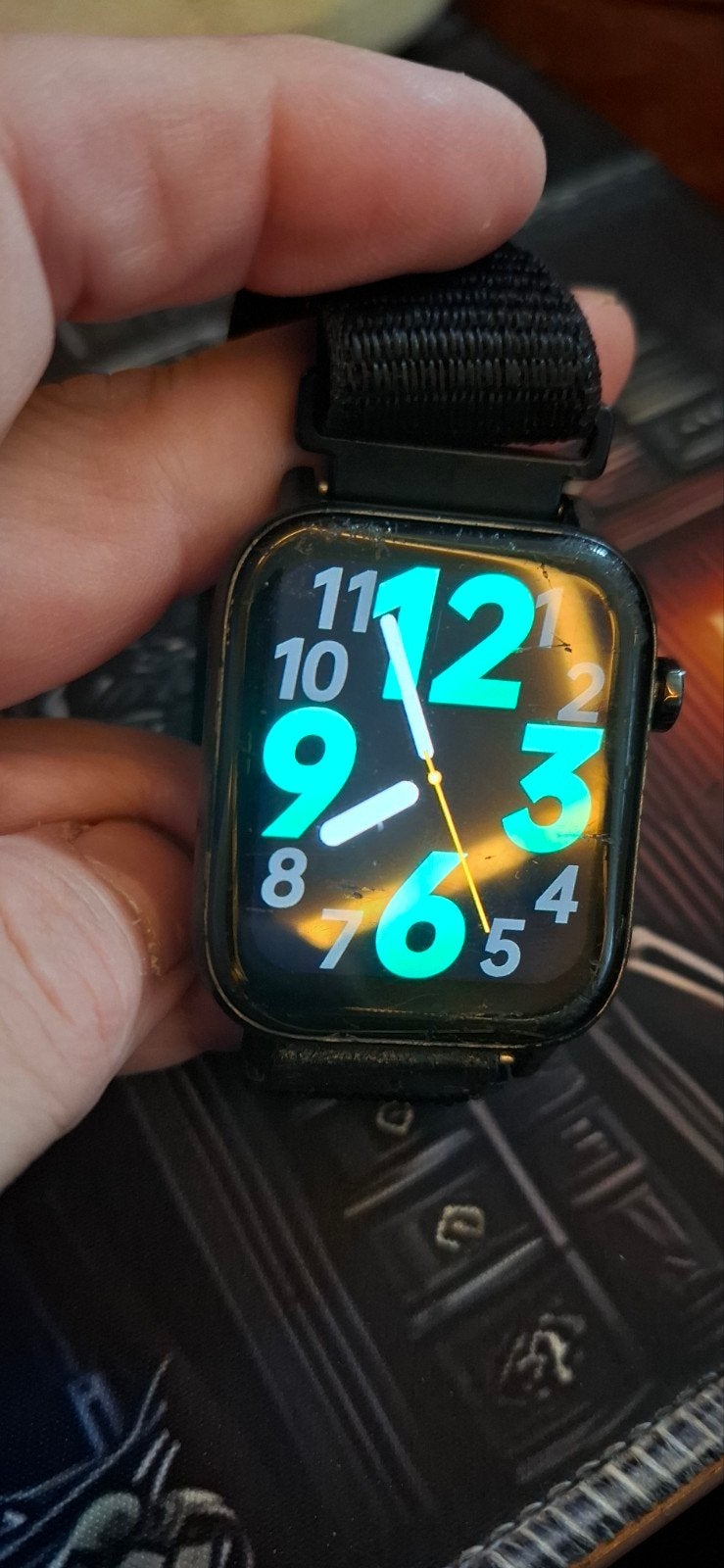 Smartwatch met diverse functies en oplader, Gebruikt, Onbekend, Zwart, Ophalen of Verzenden