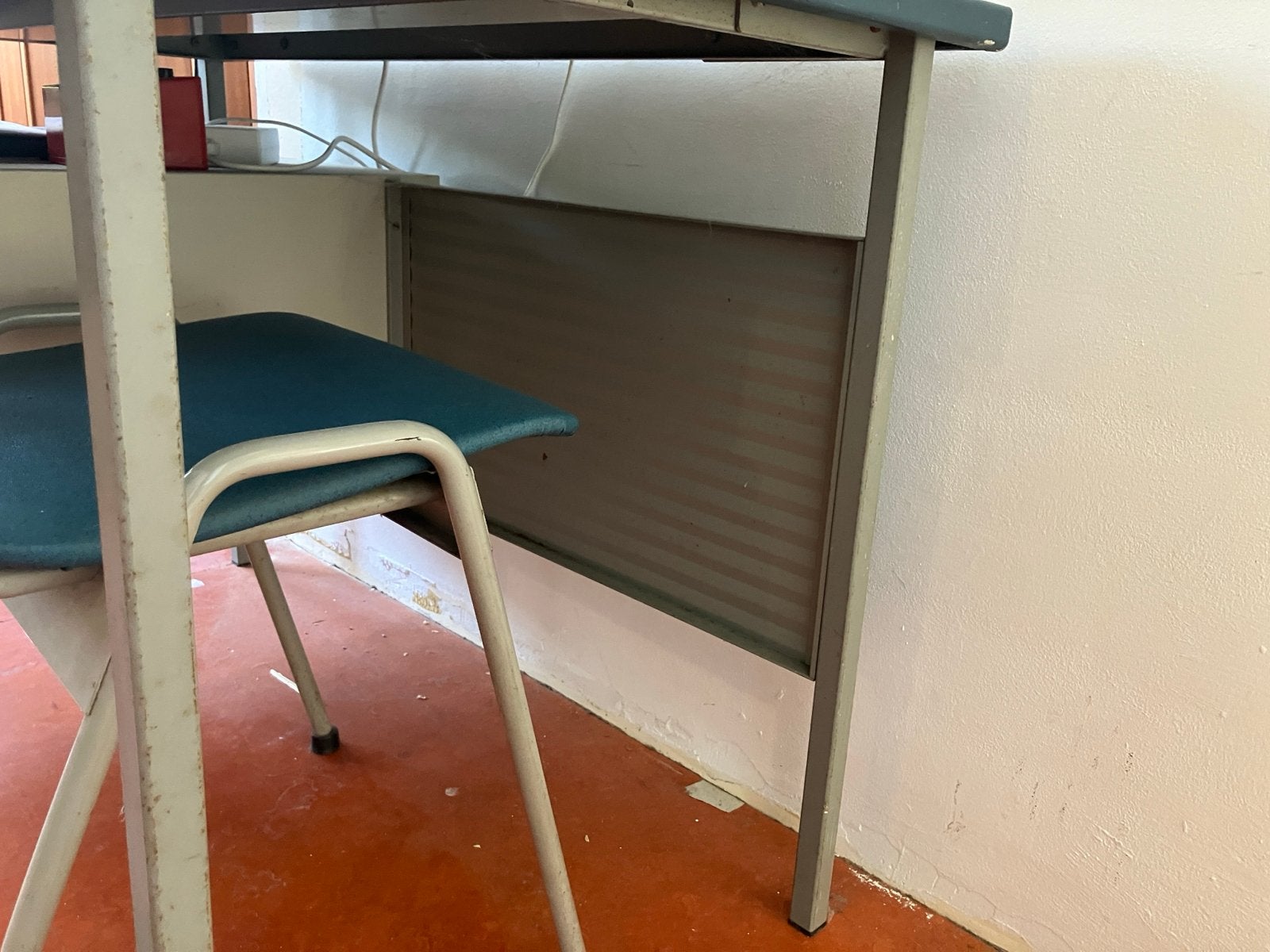 Gispen bureau staal, afsluitbaar. Plus stoel., Ophalen, Gispen, Gebruikt, Met lades