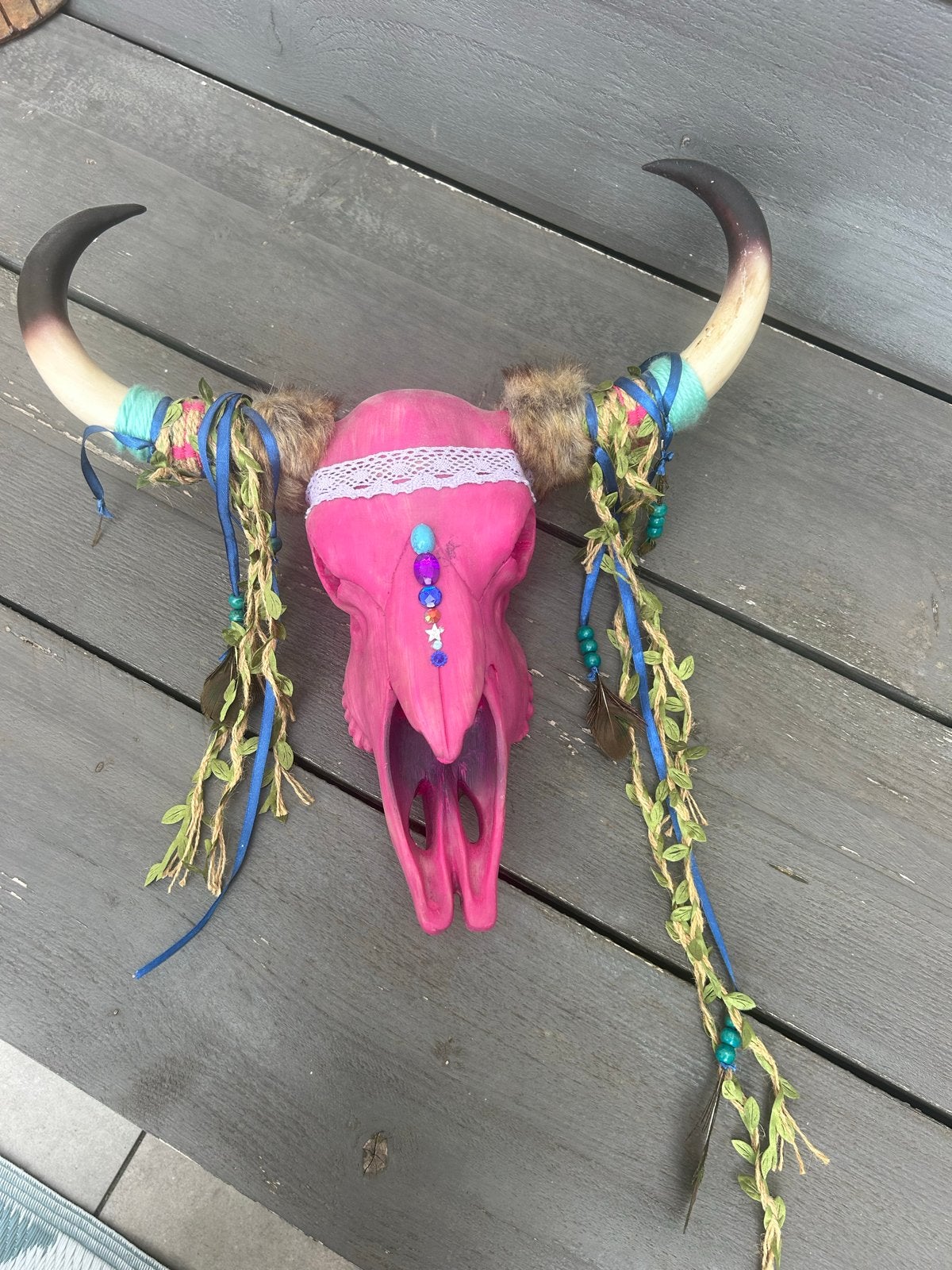 Roze decoratieve schedel met hoorns en versieringen, Overige materialen, Boho, Roze, Ophalen of Verzenden