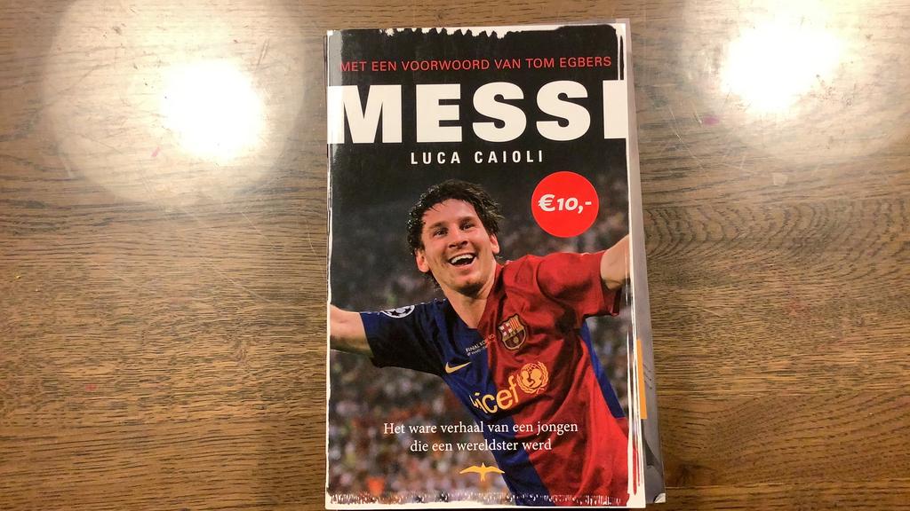 Luca Caioli - Messi, Luca Caioli, Ophalen of Verzenden, Zo goed als nieuw, Sport