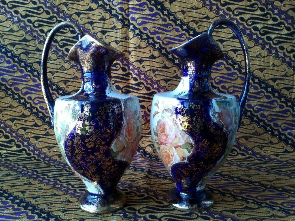 Mooi antiek stel Engelse vaasjes van porselein 21 cm. 1890.