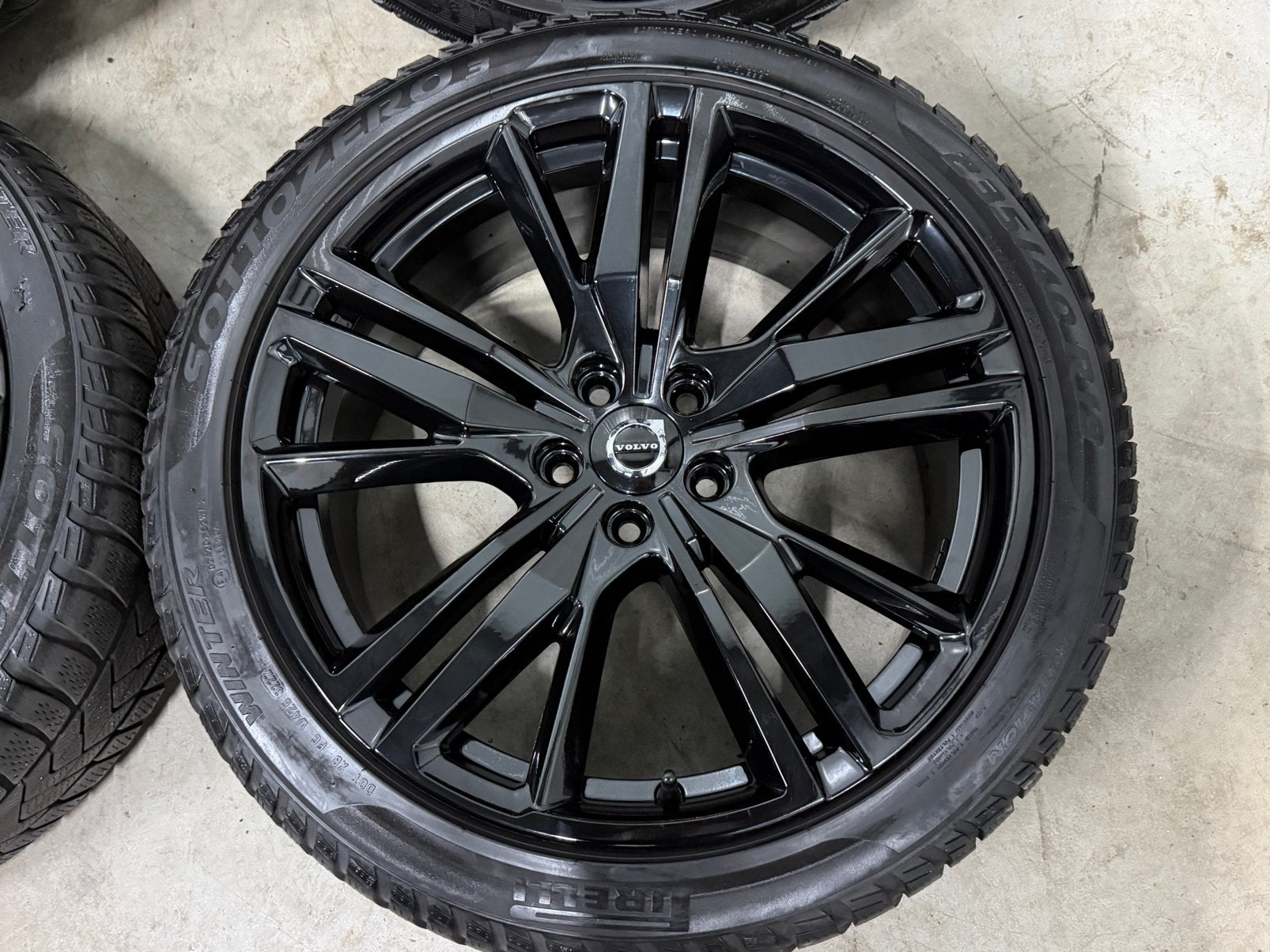 19 INCH VOLVO V60 S60 Origineel R-Design Winten Black Editio, 19 inch, Velg(en), Ophalen of Verzenden, 235 mm