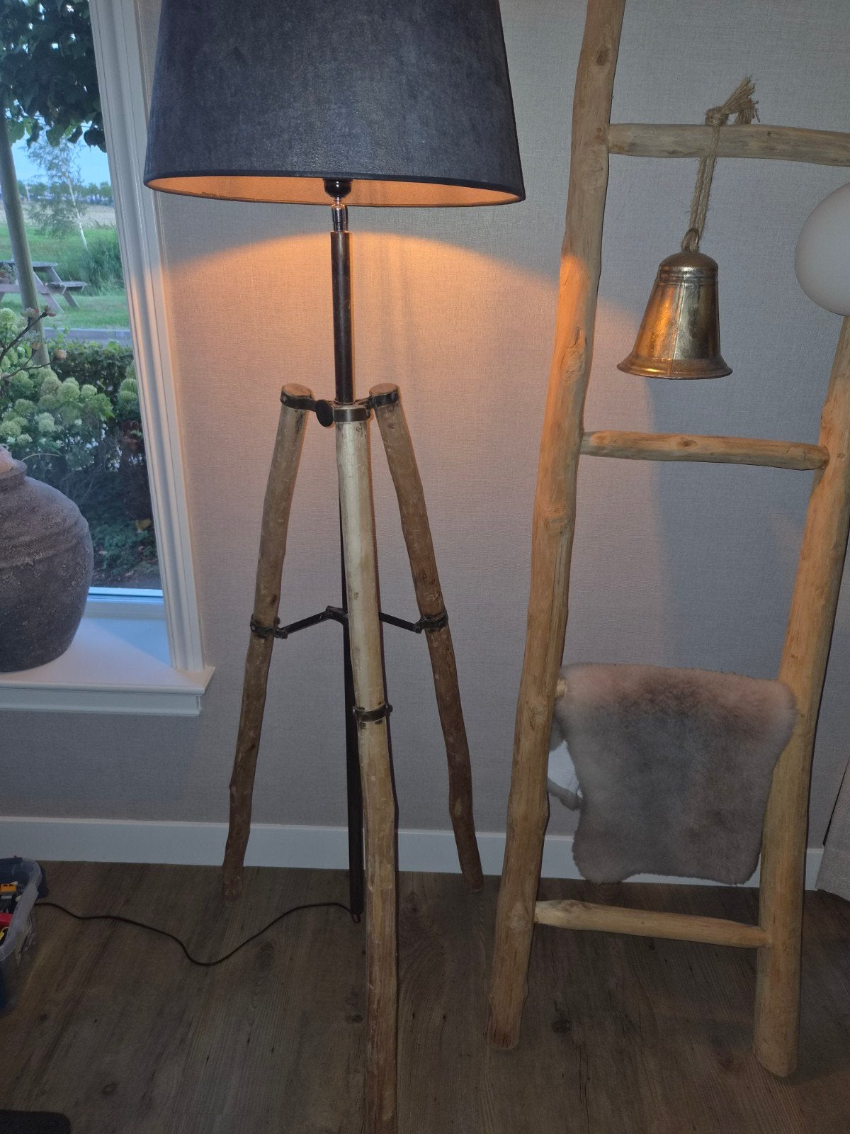 2 vloerlampen (driepoot), Ophalen, Gebruikt, E27 (groot), Landelijk