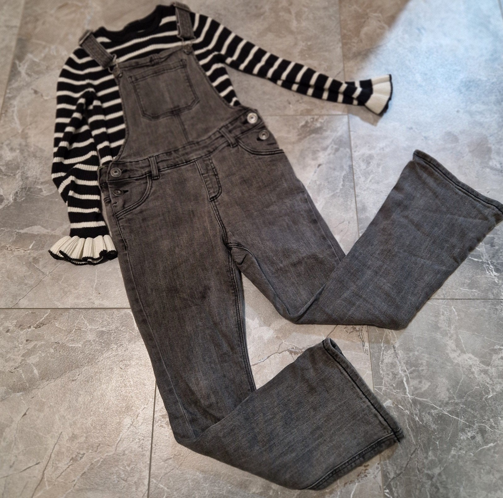 HEMA set Flared spijker tuinbroek + Gestreepte trui -122/128, Kleding | Dames, Ophalen of Verzenden, Zo goed als nieuw, Maat 34 (XS) of kleiner