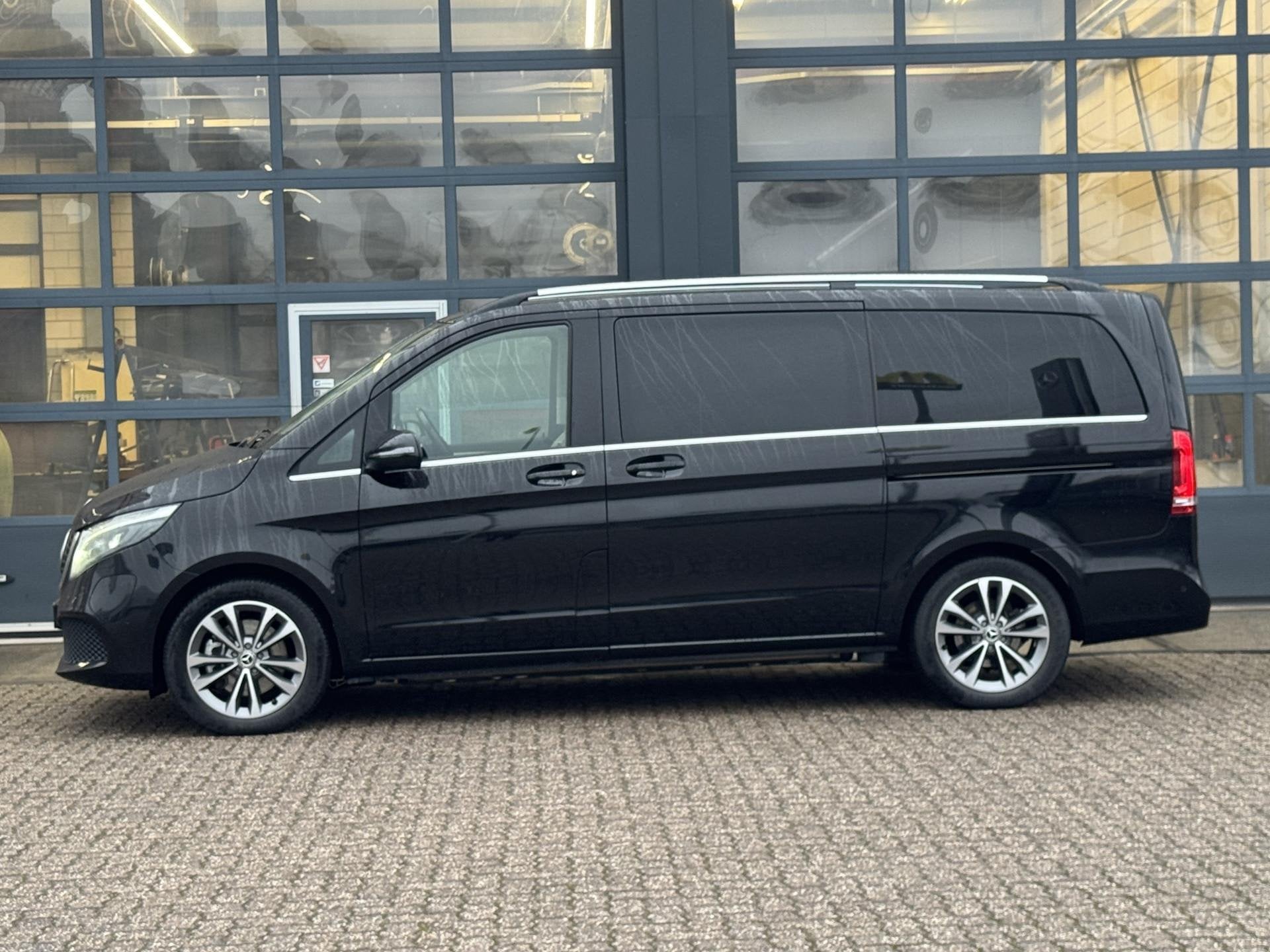 Mercedes-Benz EQV 300 L2 90kWh Avantgarde | 360 km WLTP | 7-, Auto's, Stof, Gebruikt, Zwart, 7 stoelen