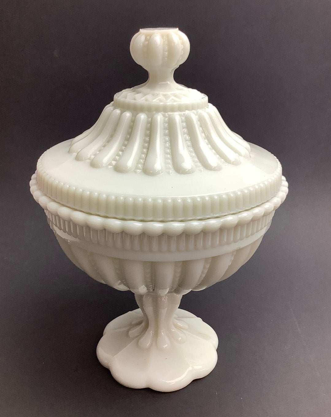 VINTAGE BONBONNIÈRE OPALINE GLAS, Ophalen of Verzenden