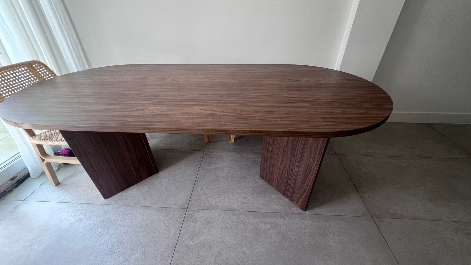Ovale eettafel – walnoot look – zeer nette staat, Huis en Inrichting, Tafels | Eettafels, Ophalen, 100 tot 150 cm, Zo goed als nieuw