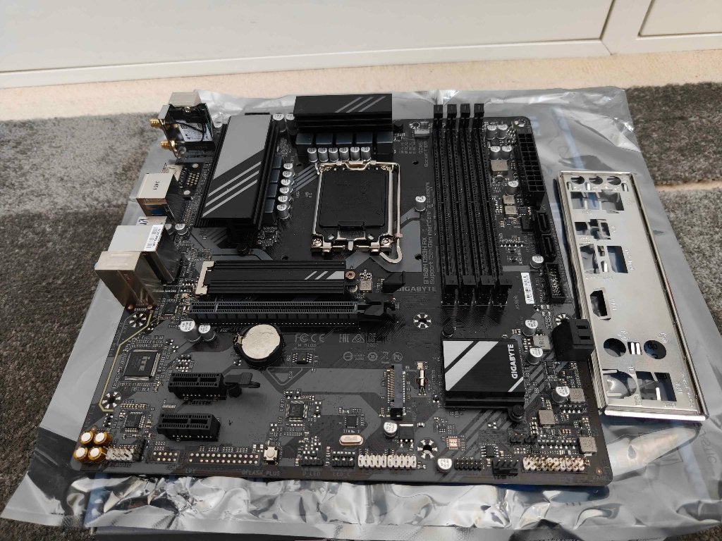 Gigabyte B760M DS3H AX moederbord (Defect), Computers en Software, Moederborden, Ophalen of Verzenden, Intel, DDR5, Micro-ATX