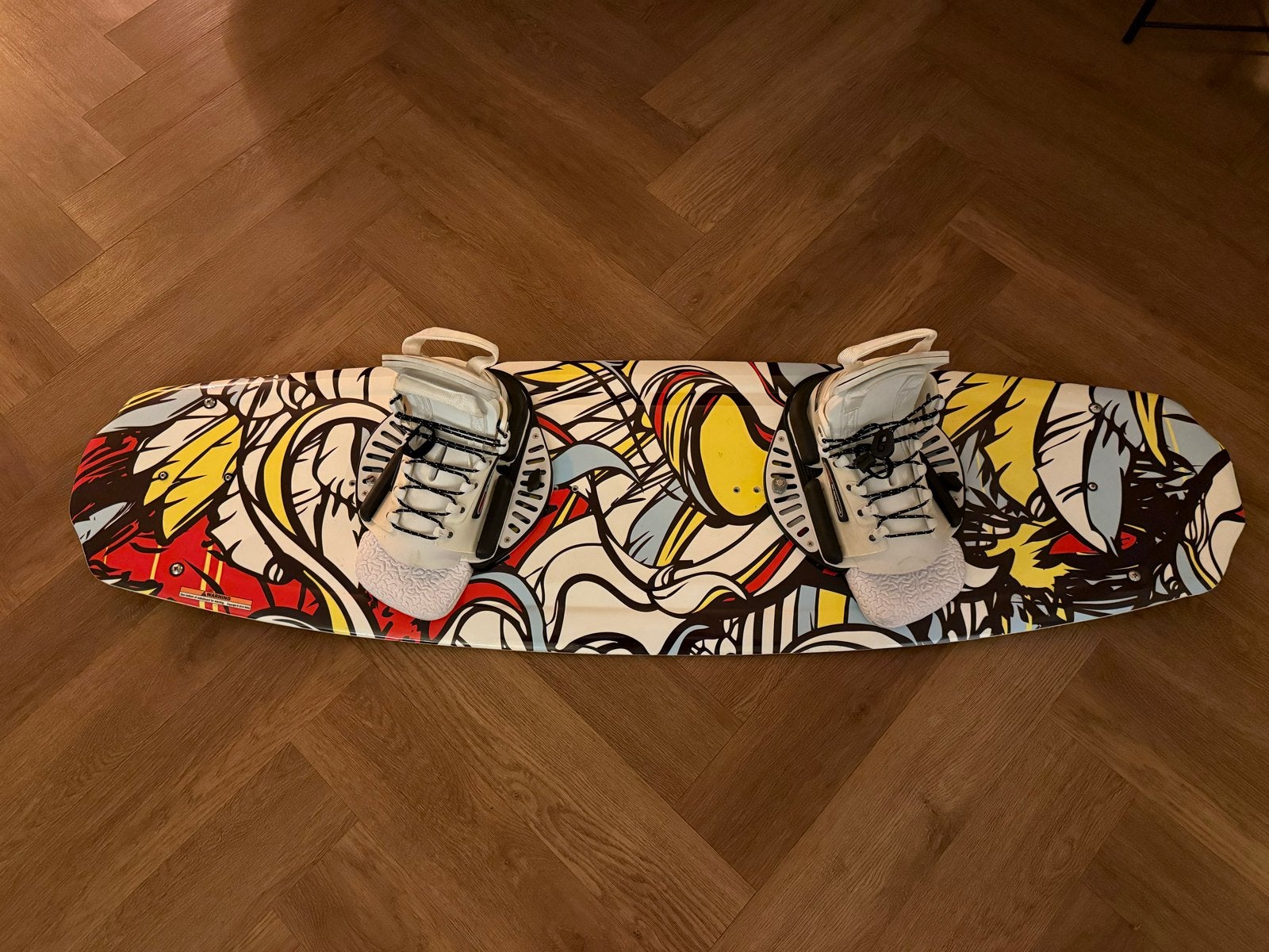 Airhead Inside Out Wakeboard 141cm met bindingen, Watersport en Boten, Wakeboarden, Ophalen, Gebruikt, Board en Schoenen