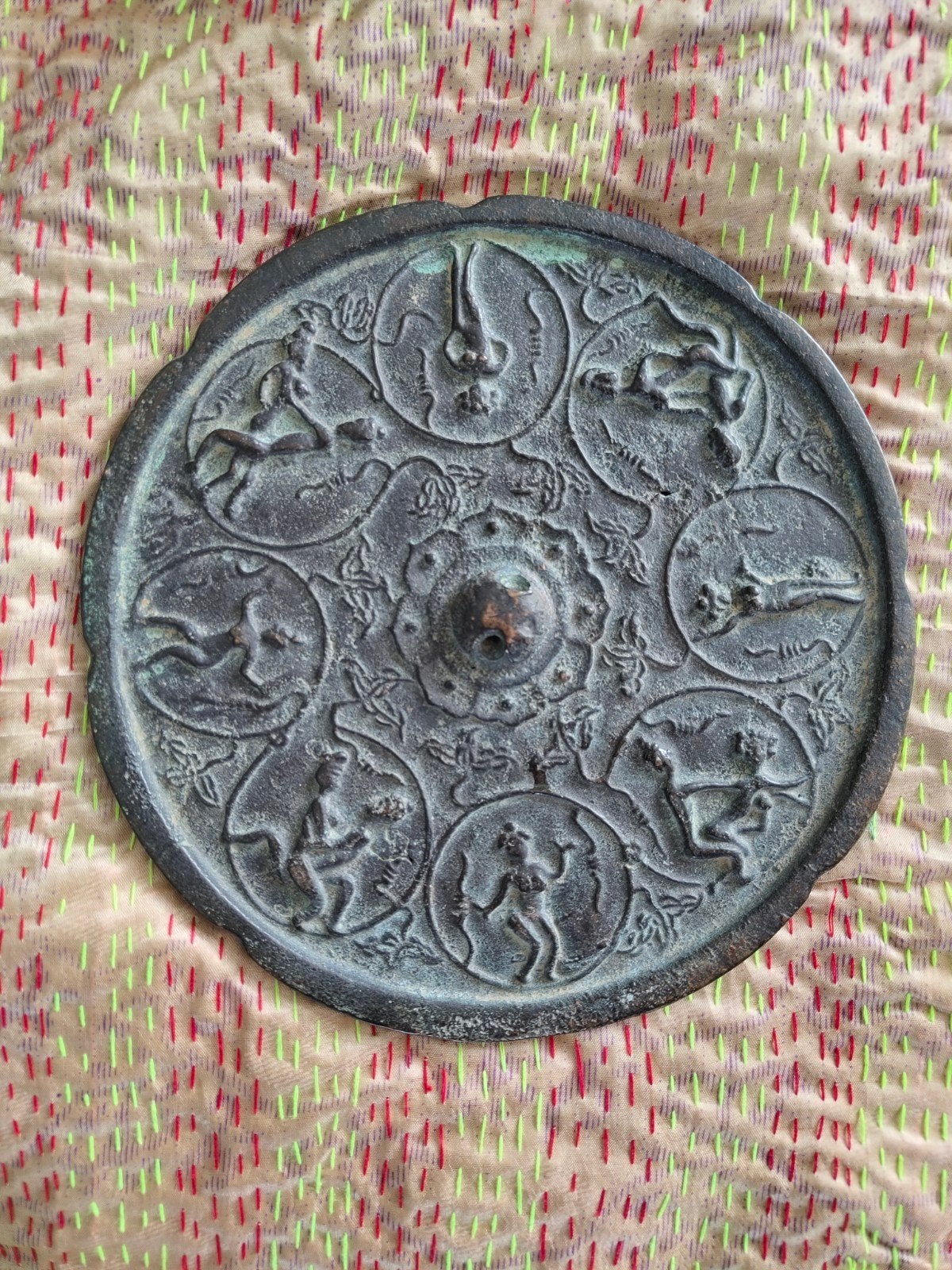Antieke bronzen spiegel met sensuele beeltenissen, Ophalen of Verzenden
