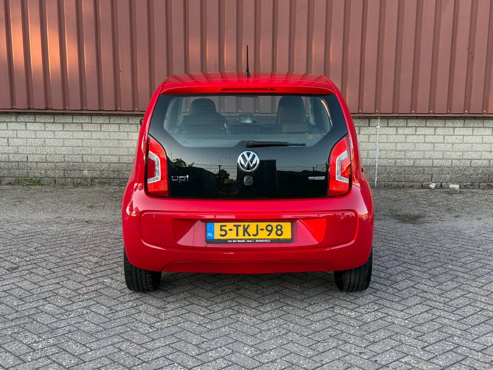 Foto 4 van Volkswagen up! 1.0 44KW/60PK 5-DRS 2014 Rood