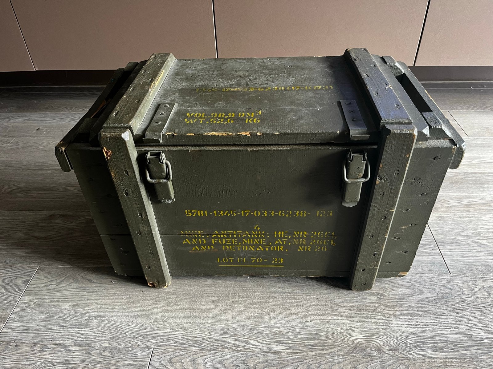 Vintage militaire kist - Houten opbergkist met beschadigd ha, Huis en Inrichting, Ophalen of Verzenden, Gebruikt, Overige houtsoorten