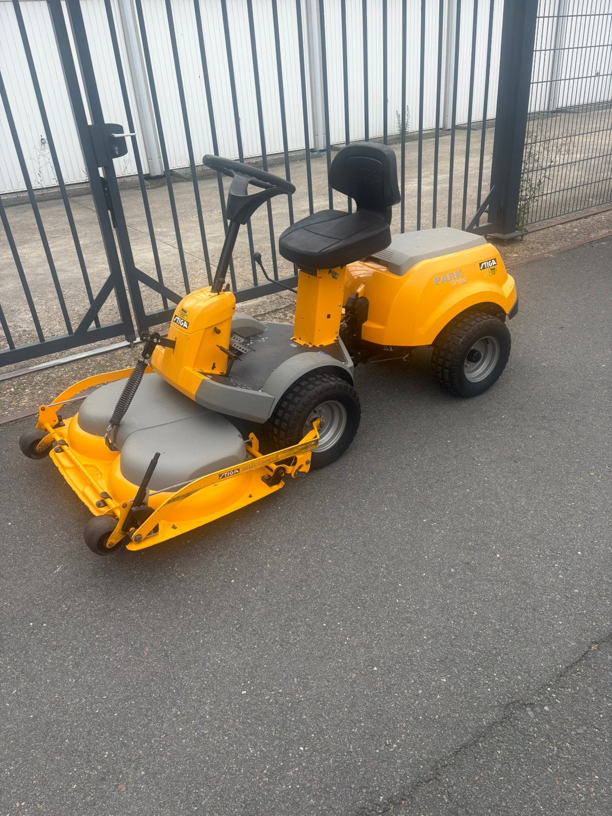 Stiga Park frontmaaier compact hydrostaat, Ophalen, Gebruikt, Stiga, Stiga