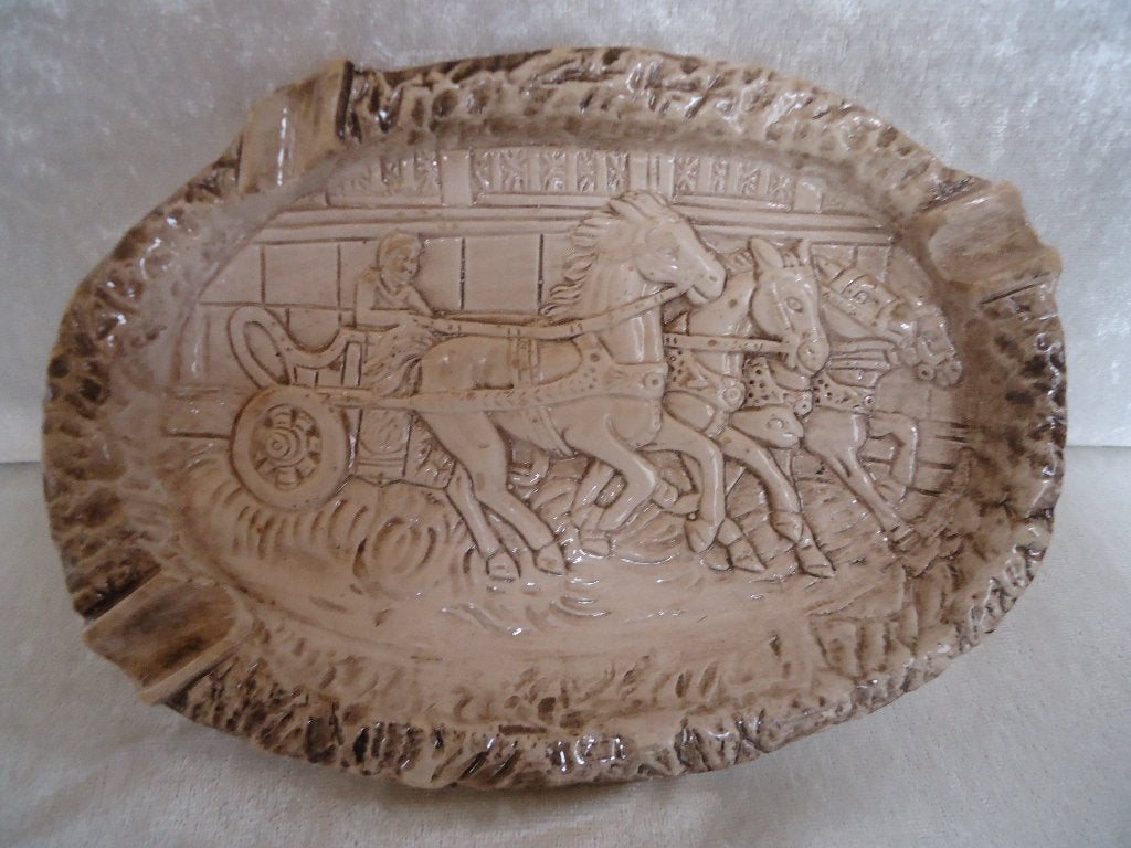 Vintage Bassano keramiek met reliëf *Romeinse strijdwagen*, Antiek en Kunst, Ophalen of Verzenden