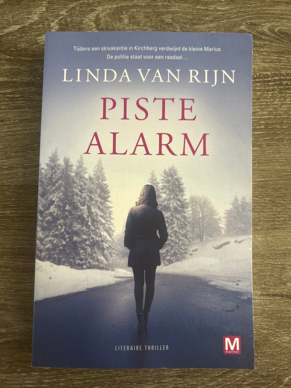 Spannende thriller van Linda van Rijn: Piste Alarm, Ophalen of Verzenden, Zo goed als nieuw, Nederland