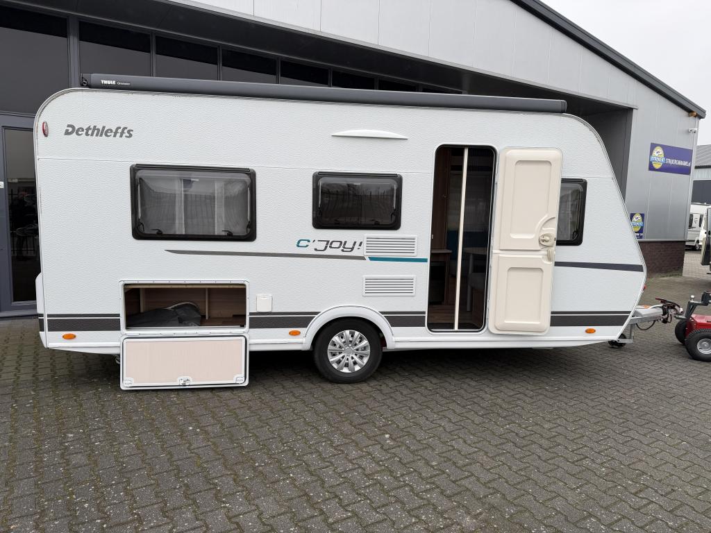 Dethleffs C'Joy 460 LE 2 Aparte bedden Airco Luifel 915 KG, Schokbreker, Lengtebed, Bedrijf, Treinzit