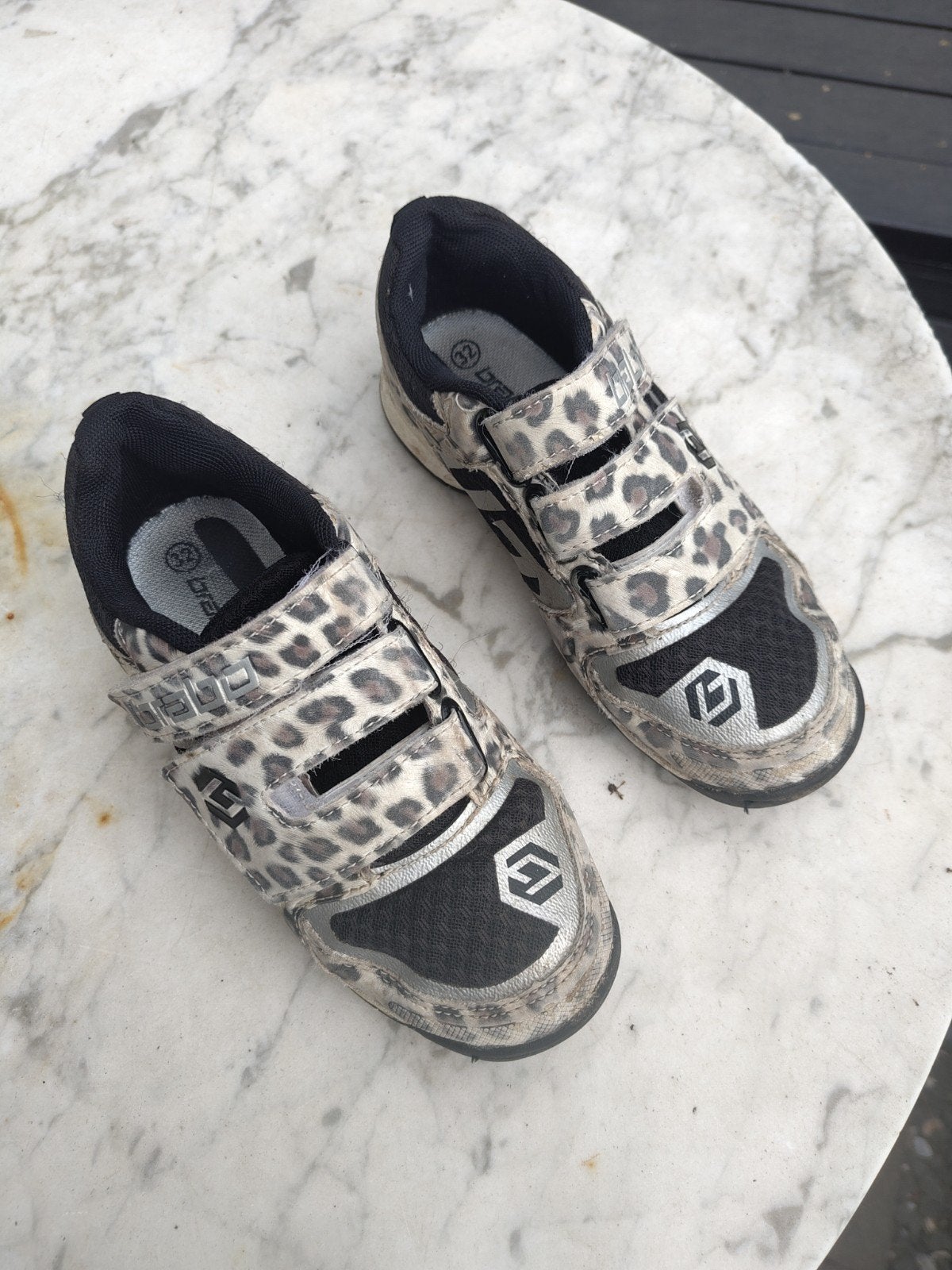 Brabo hockeyschoenen met luipaardprint - Maat 32, Sport en Fitness, Ophalen of Verzenden, Zo goed als nieuw, Schoenen