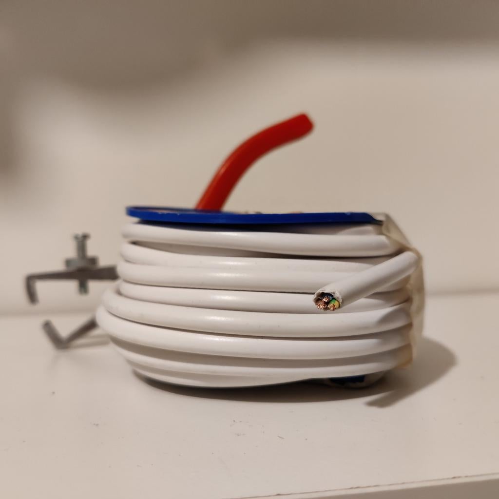 Kabelstripper en elektriciteitskabel, Doe-het-zelf en Verbouw, Elektra en Kabels, Ophalen of Verzenden, Zo goed als nieuw, Kabel of Snoer