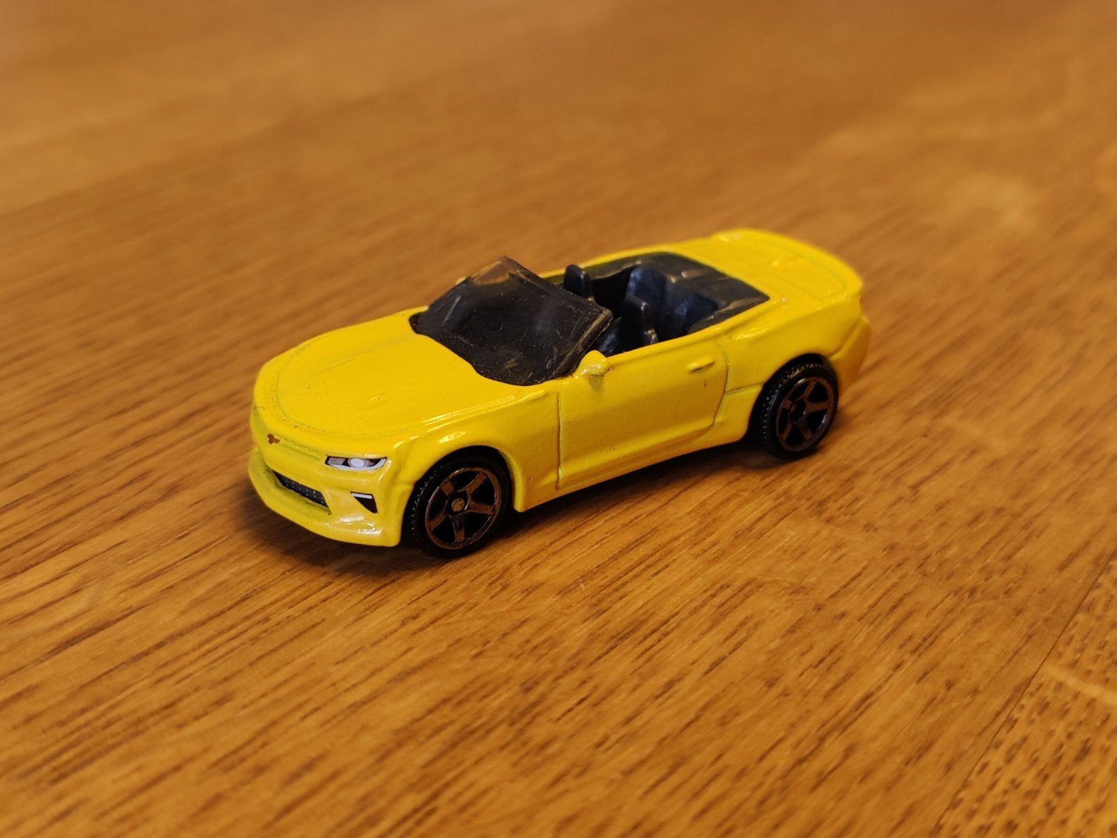 Matchbox Chevy Camaro Cabriolet GEEL, Hobby en Vrije tijd, Ophalen of Verzenden, Zo goed als nieuw, Auto