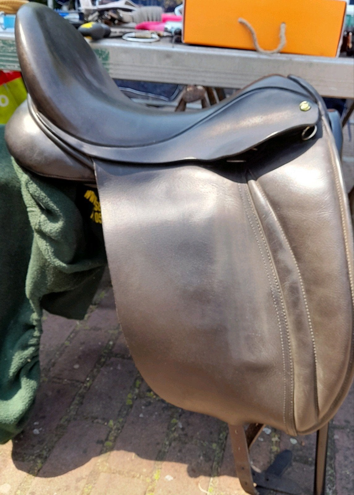 Hulsebos dressuurzadel 18 Inch, Ophalen, Gebruikt, Dressuur