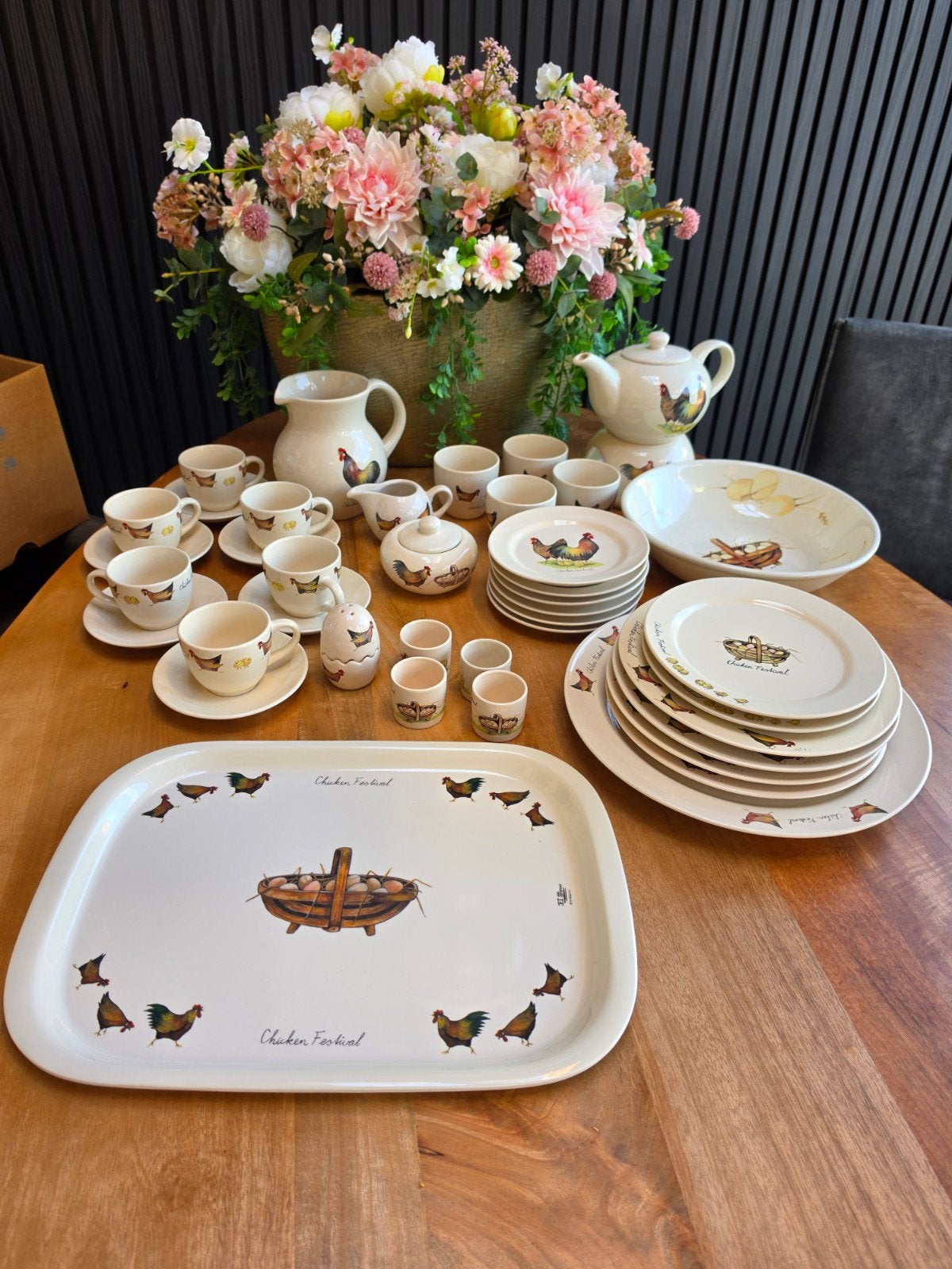 Compleet servies 'Chicken Festival' Jet by ter steege, Huis en Inrichting, Keuken | Servies, Zo goed als nieuw, Compleet servies