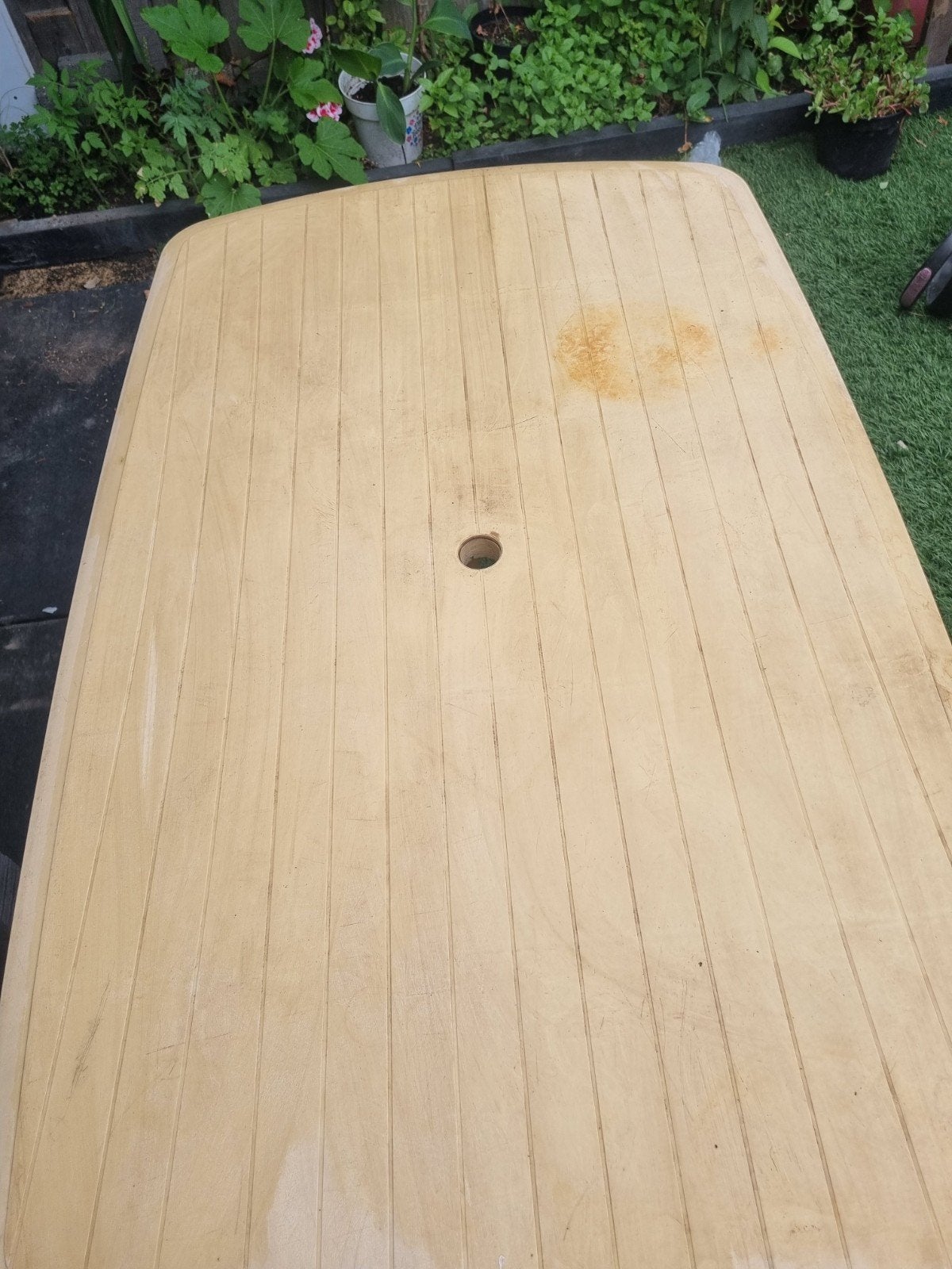 Kunststof tuintafel met parasolgat, Tuin en Terras, Ophalen of Verzenden