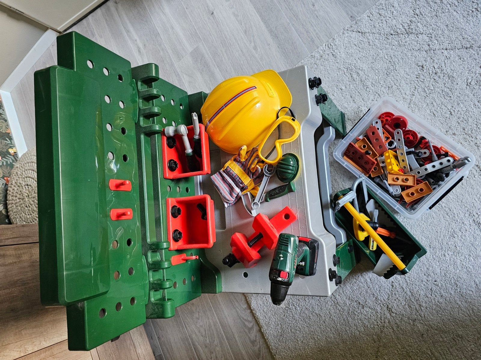 Foto 9 van Bosch Werkbank met accessoires en bouwset