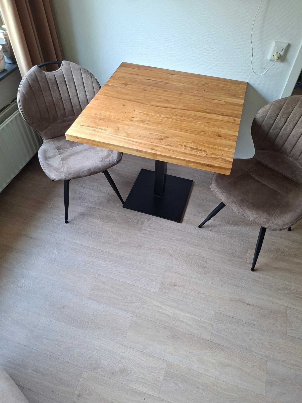 Pronto Eettafel teak.85/ 85 cm met 2 eetkamerstoelen i.z.g.s, Ophalen