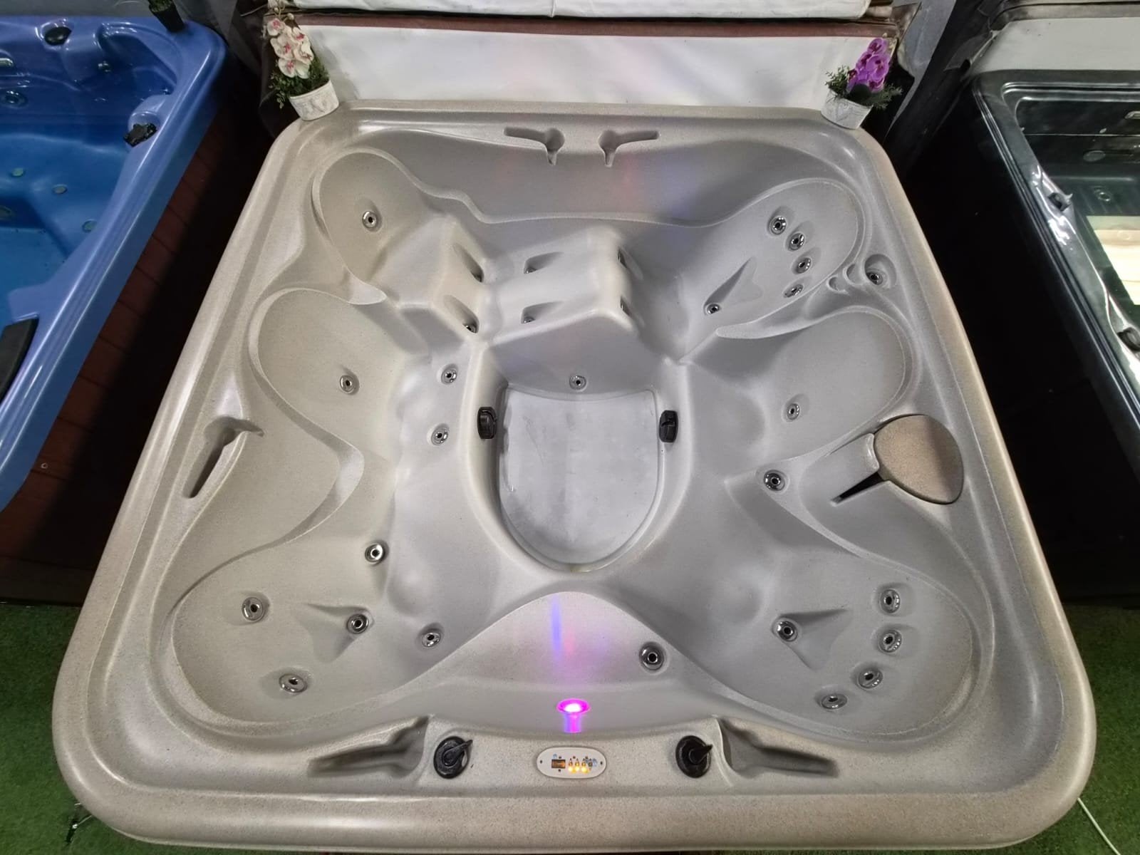 ‍️ balboa jacuzzi 2.10x2.10x0.86 dream maker licht MODEL, Ophalen of Verzenden